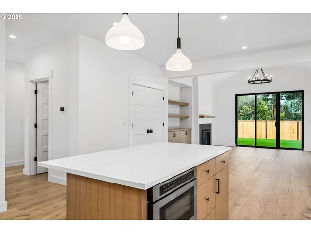 89 CHURCHVIEW Dr, Eugene, OR 97408