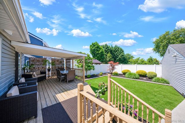 200 Whelan Place, Seaford, NY 11783