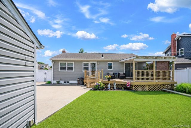 200 Whelan Place, Seaford, NY 11783