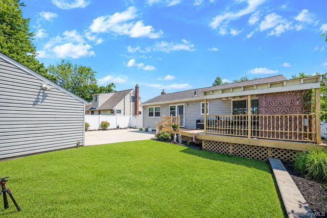 200 Whelan Place, Seaford, NY 11783