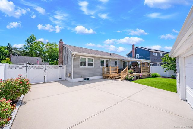 200 Whelan Place, Seaford, NY 11783