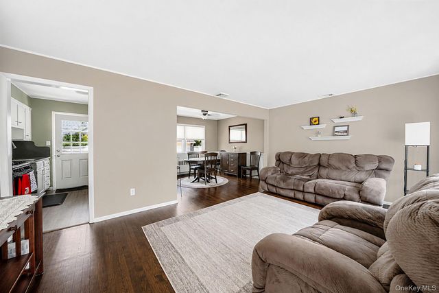 200 Whelan Place, Seaford, NY 11783