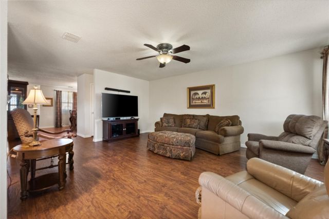 2139 Hacienda Court, Grand Prairie, TX 75052