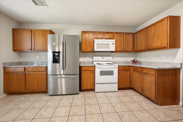 2139 Hacienda Court, Grand Prairie, TX 75052