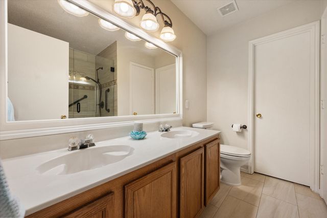 2139 Hacienda Court, Grand Prairie, TX 75052