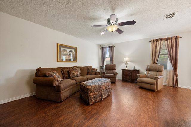 2139 Hacienda Court, Grand Prairie, TX 75052