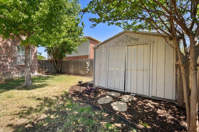 2139 Hacienda Court, Grand Prairie, TX 75052