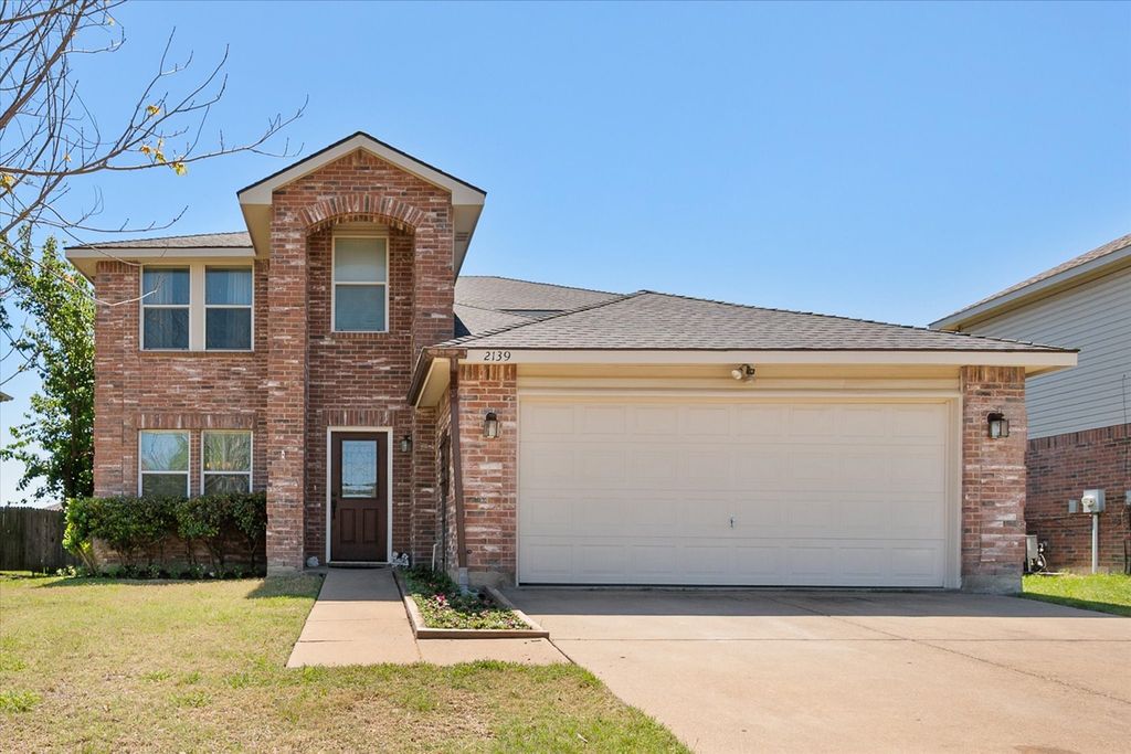 2139 Hacienda Court, Grand Prairie, TX 75052