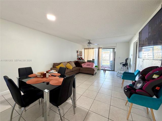 3777 NW 78th Ave 14D, Davie, FL 33024