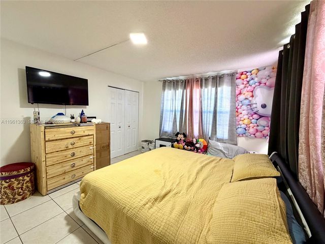 3777 NW 78th Ave 14D, Davie, FL 33024