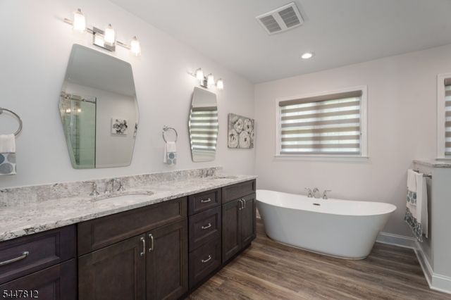 4 Muirhead Ct, Montgomery Twp., NJ 08502