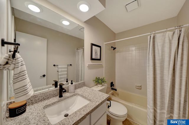 2306 S 72nd Street, Lincoln, NE 68506