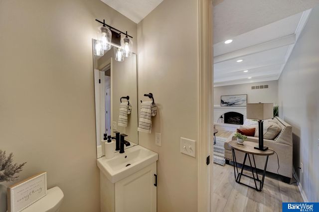 2306 S 72nd Street, Lincoln, NE 68506