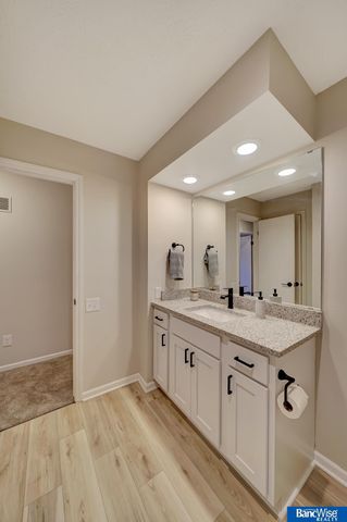 2306 S 72nd Street, Lincoln, NE 68506