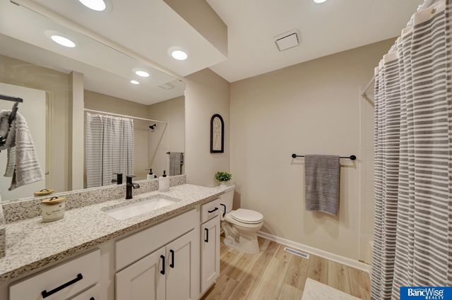 2306 S 72nd Street, Lincoln, NE 68506