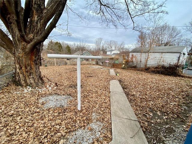 11424 E 17th Street S, Independence, MO 64052