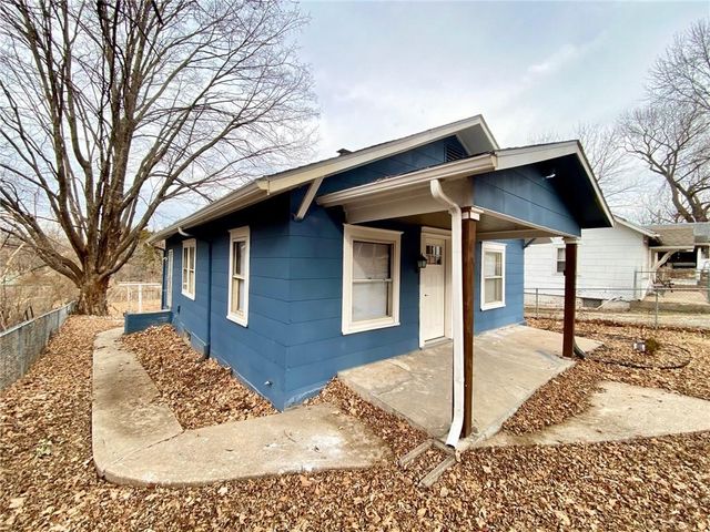 11424 E 17th Street S, Independence, MO 64052