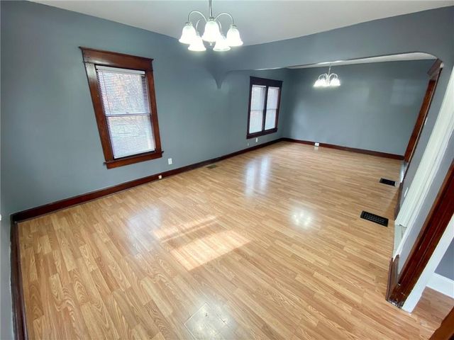 11424 E 17th Street S, Independence, MO 64052