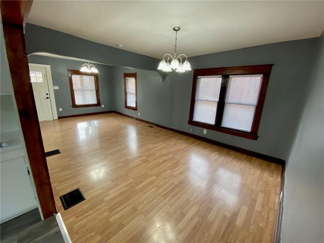 11424 E 17th Street S, Independence, MO 64052