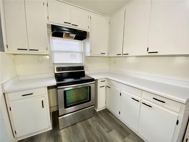 11424 E 17th Street S, Independence, MO 64052