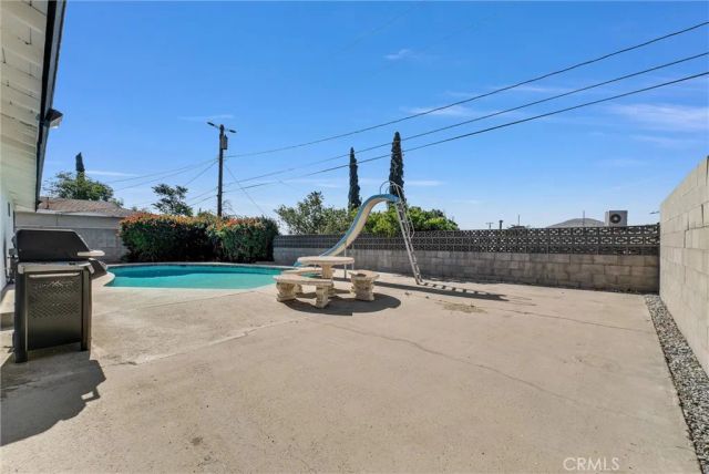 16341 Holly, Fontana, CA 92335
