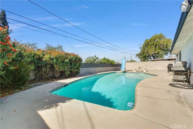 16341 Holly, Fontana, CA 92335