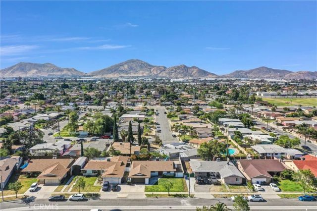 16341 Holly, Fontana, CA 92335