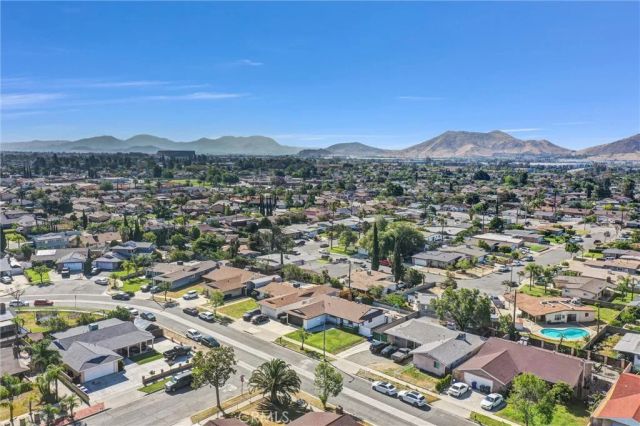 16341 Holly, Fontana, CA 92335