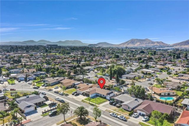 16341 Holly, Fontana, CA 92335