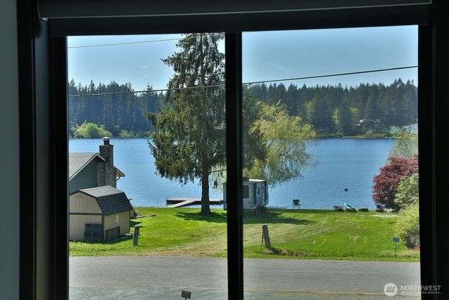 6459 Lake Shore Drive, Clinton, WA 98236
