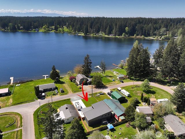 6459 Lake Shore Drive, Clinton, WA 98236