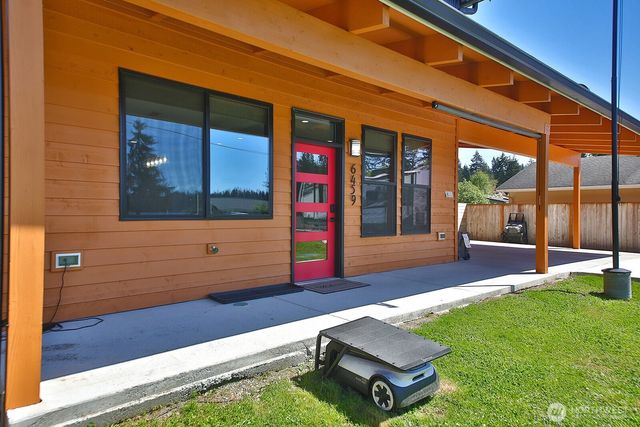 6459 Lake Shore Drive, Clinton, WA 98236