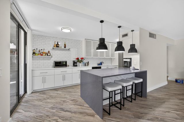 4770 Fountains Dr 104, Lake Worth, FL 33467