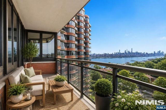 100 Carlyle 9DS, Cliffside Park, NJ 07010