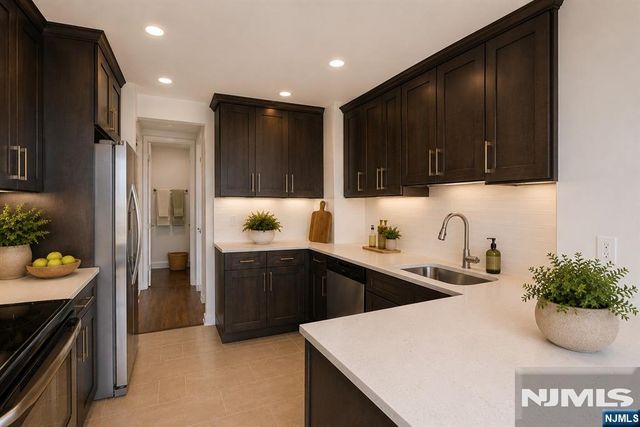 100 Carlyle 9DS, Cliffside Park, NJ 07010