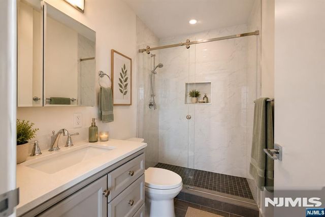 100 Carlyle 9DS, Cliffside Park, NJ 07010