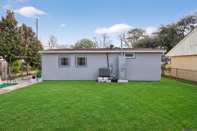 4578 Feliciana Dr, New Orleans, LA 70126