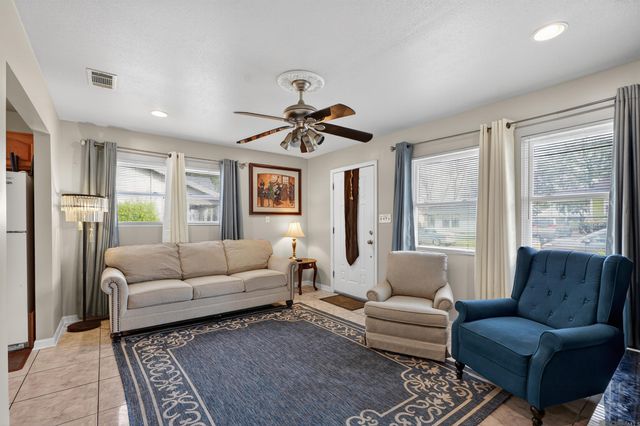 4578 Feliciana Dr, New Orleans, LA 70126