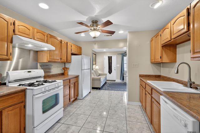 4578 Feliciana Dr, New Orleans, LA 70126