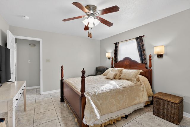 4578 Feliciana Dr, New Orleans, LA 70126