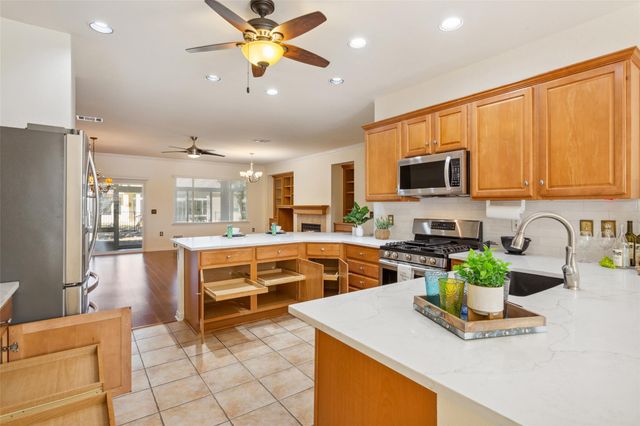 712 Texas DR, Georgetown, TX 78633