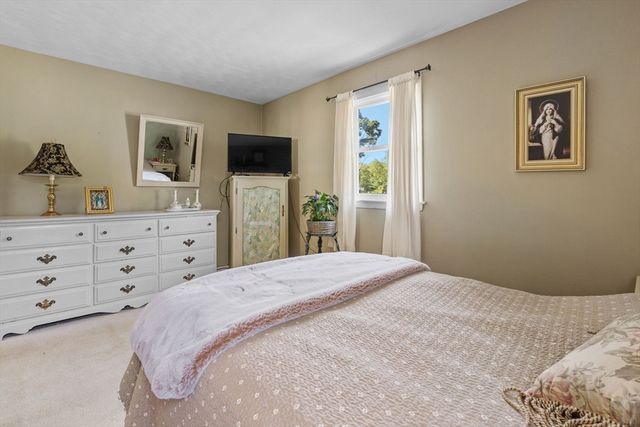 14 Crestwood Ln, Peabody, MA 01960