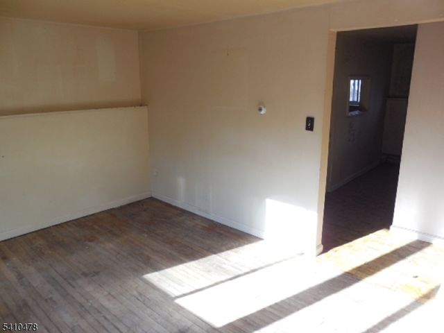 221 Boulevard Dr, Wayne Twp., NJ 07470