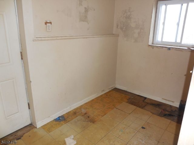 221 Boulevard Dr, Wayne Twp., NJ 07470