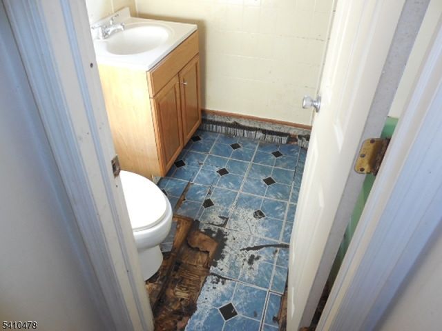 221 Boulevard Dr, Wayne Twp., NJ 07470