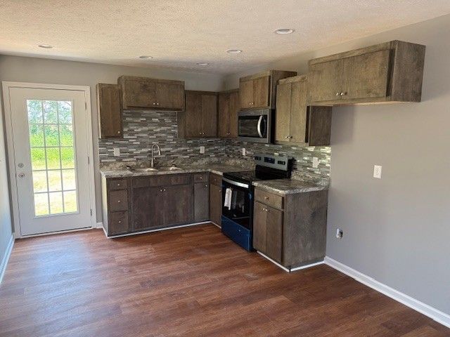 159 Hesselly Rd, Decherd, TN 37324