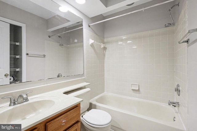 2003 PADDLE BOAT LN, Woodbridge, VA 22192