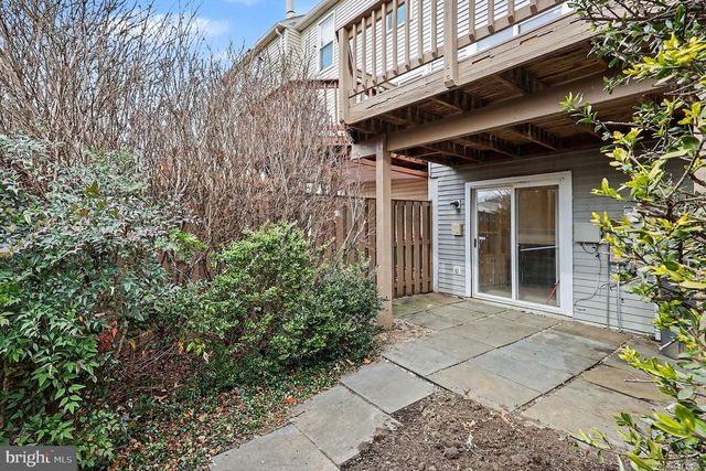 2003 PADDLE BOAT LN, Woodbridge, VA 22192