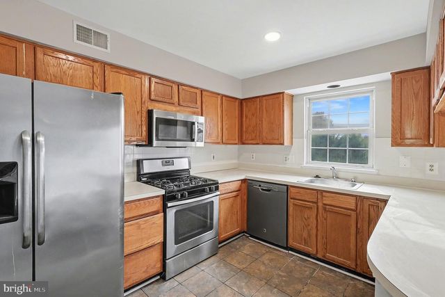 2003 PADDLE BOAT LN, Woodbridge, VA 22192