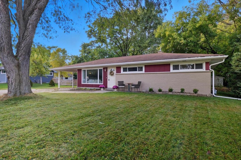 2925 N 124th STREET, Brookfield, WI 53005